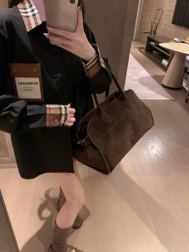 burberr* 咖色格纹衬衫 bbr今年的新品真的无敌好看 单穿叠穿都超 慵懒感十足 定制皮牌装饰袋