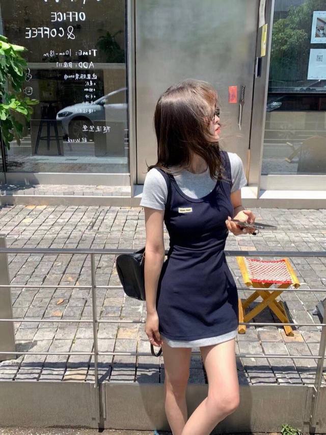 miumiu 假两件连衣裙 ins风设计超韩范 版型巨显瘦 这设计感人见人爱 简约不简单 人手必入款 Sml