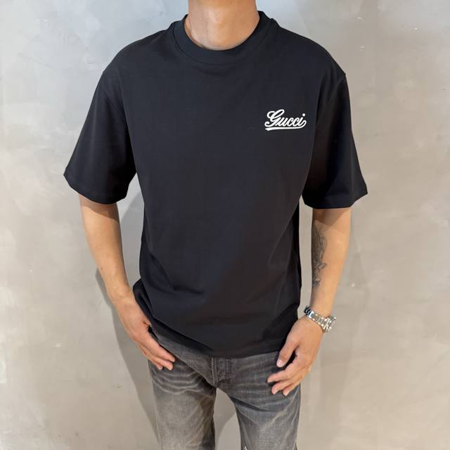 Gucci夏季短袖采用优质棉质面料 亲肤舒适 版型完美 百搭款 Logo设计别具一格 上身效果潮流时尚活力满满 码数S Xxl