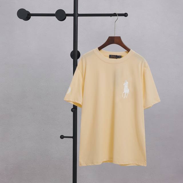 拉夫劳伦八色 大标 刺绣圆领短袖 码数 S M L Xl 颜色 卡其 p价 夏日型格必备 拉夫劳伦圆领短袖 经典与质感的完美融合 低调奢华以标志性简约设计诠释美