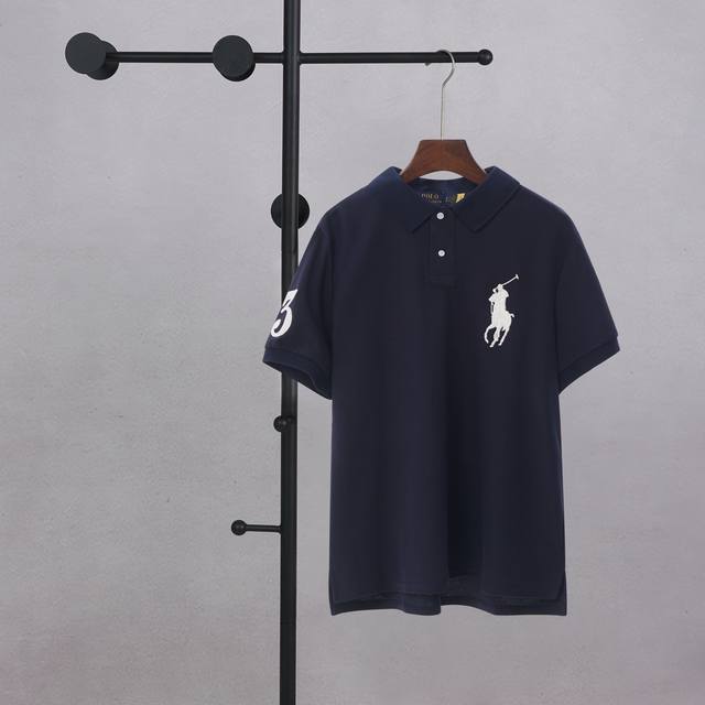 拉夫劳伦polo图案 翻领胸口大标刺绣短袖 p价 码数 S M L Xl 颜色 藏青色 夏日型格必备 拉夫劳伦翻领短袖 经典与质感的完美融合 低调奢华以标志性简