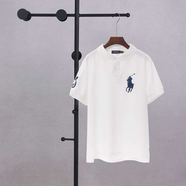 拉夫劳伦polo图案 翻领胸口大标刺绣短袖 p价 码数 S M L Xl 颜色 白色 夏日型格必备 拉夫劳伦翻领短袖 经典与质感的完美融合 低调奢华以标志性简约