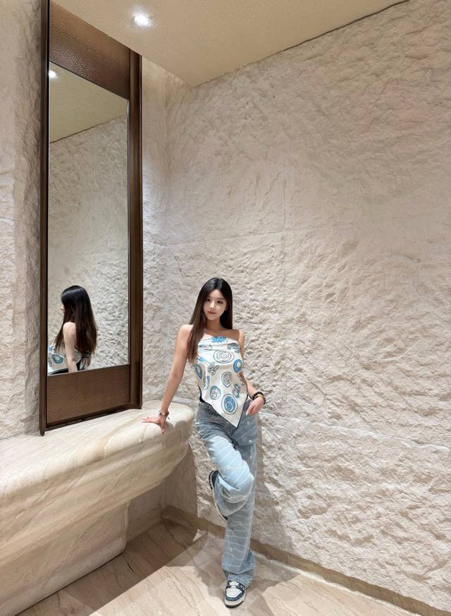 牛仔裤 小香家春夏新款激光珍珠链条直筒牛仔裤 颜色:2色 码数:Smlxl