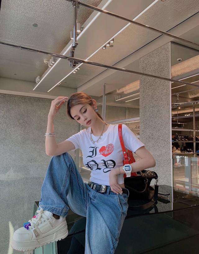 chrome Heart* 辣妹短款T 爱心印花字母Logo上衣 白色上衣就是夏天的刚需 清爽好搭配 修身版型 超显比例 Sml
