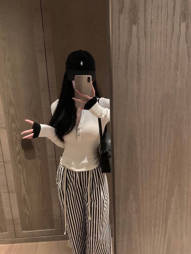 chrome Heart 假两件上衣 范文烫钻拼接袖上衣 V领打底衫 修身版型超显瘦 单穿打底都