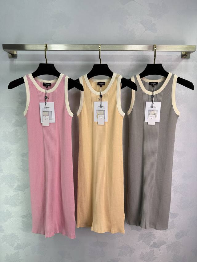 Chane*沙滩春夏新品 撞色修身针织背心裙 金属装饰设计百搭减龄又时髦 少女穿搭修身版型不挑人上身巨显瘦 3色36.38.40三个码 T226B