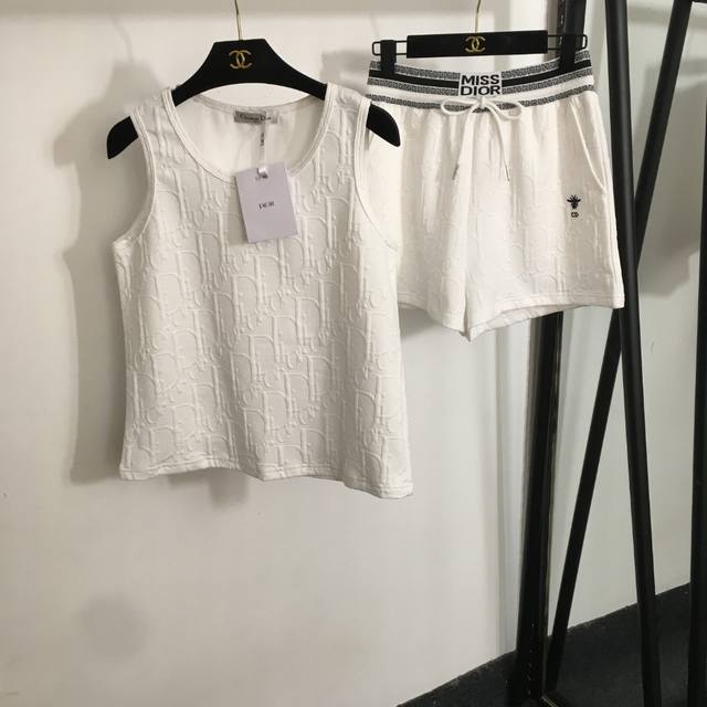 款号20253275 Dio*新款套装 Cd小蜜蜂刺绣 老花Logo提花背心+织带高腰短裤 白色 黑色 Sml M码 胸围90 衣长55 腰围66弹力 长38