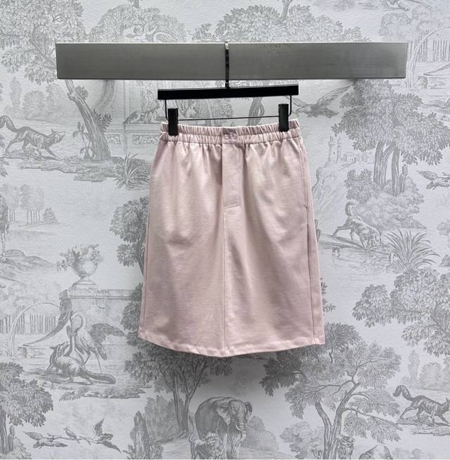 Louis Vuitto*2025新品上架 金属徽标口袋半裙 定制Yb进口原生全棉材质 透气舒适 饰以后臀提花牛仔口袋点缀金属字母徽标 彰显品牌调性 弹力腰头松