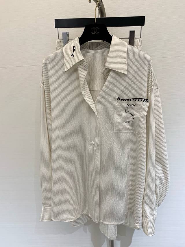 夏季强烈推荐本期必带的套装 定制的天丝棉麻薄料 上身超级舒服 衬衫包容性强 搭配松紧腰头短裤 一套不费脑搭配 上身舒适显瘦 完全不挑人穿 夏日出游遛弯都超级 日