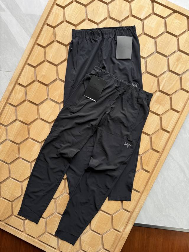 Arc’Teryx 始祖鸟速干防晒速干轻薄弹力户外运动裤 薄如蝉翼，上身凉感十足，进口机器刺绣Logo，防晒Upf70+原单工厂P大货剩余，特供面料防泼水防晒冰
