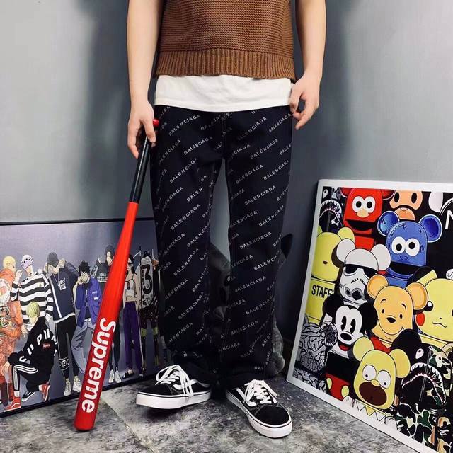 Balenciaga巴黎世家满印水洗牛仔长裤男女同款 面料柔软细腻舒适 重磅专柜最新款！走一波！绝对私房牛货！官网柜子同步火爆在售！ 做工品质之类 无需多言 重