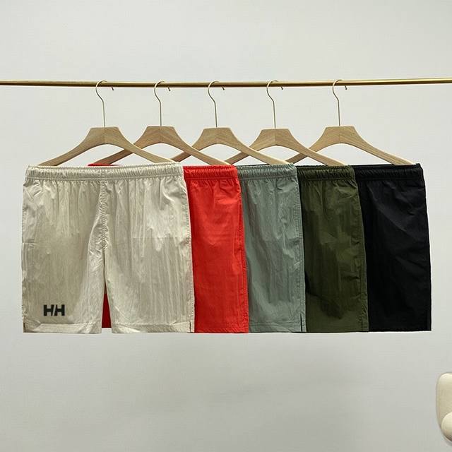 Hellyhansen Hh海丽汉森户外系列速干休闲短裤 挖到一条海丽汉森短裤，入手不亏！ 立体剪裁贴合B1203人体，不管是徒步、登山还是跑步，都能灵活自如，