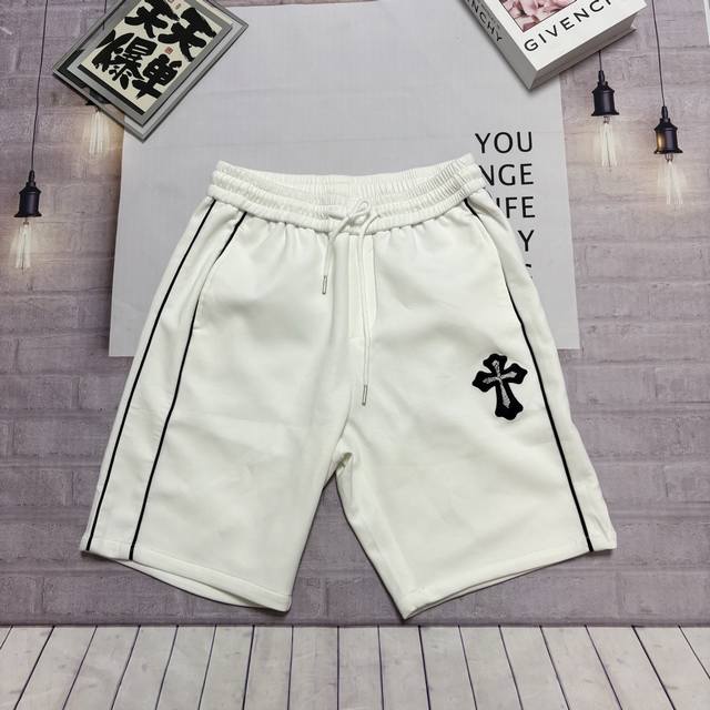 Chrome Hearts Ch克罗心24Ss铆钉贴布皮标刺绣十字架短裤五分裤 男女同款 Chrome Hearts是一个“奢侈配饰、皮具和家具的卓越品牌，由R