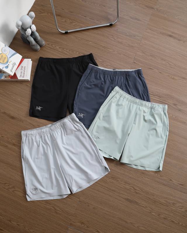 新款上新 品牌：始祖鸟 Arcteryx 尺码：M-L-Xl-Xxl-Xxxl 颜色：黑色-灰色-白色-浅绿 类型：四色机能户外速干短裤 材质：进口运动速干面料