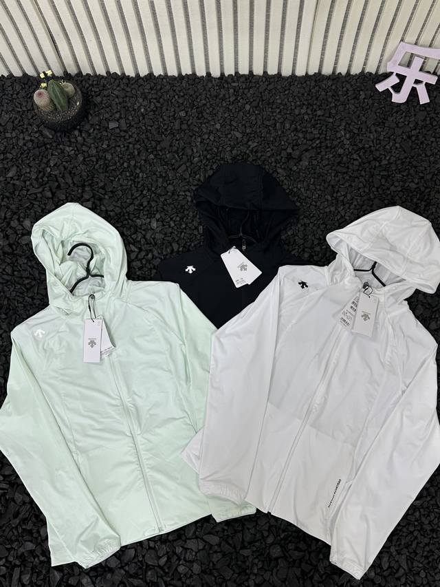 Descente 迪桑特 夏季新品薄款凉感女神防晒衣皮肤衣 炎炎夏日出行，紫外线不再是困扰。这款女士运动上衣，具备Upf80+专业级防晒能力，宛如为肌肤构筑起一