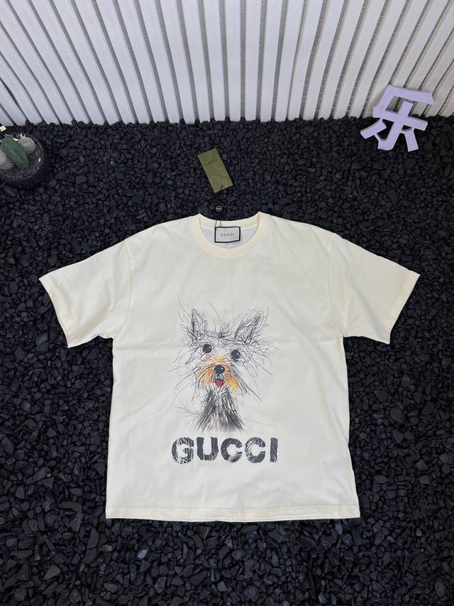 Gucci 古驰 纯色潦草小狗图案Logo印花圆领宽松休闲短袖T恤 原版面料 高版本 高品质 网红明星同款 原版定制面料 胸前Logo标识 定制定染 手感非常舒