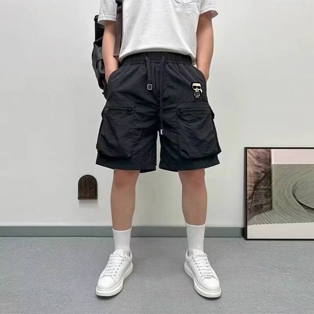 Fendi 芬迪小老佛爷 夏季新款户外运动休闲宽松工装短裤 高性价比款、优选高支数面料，防泼水效果、丝毫不影响透气，更耐磨防撕裂宽松的工装风格，松紧腰配卡扣腰带