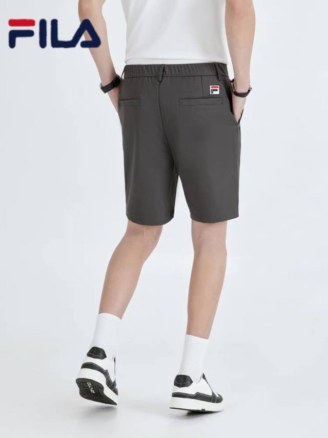 Fila 斐乐 2025夏季新款男士商务休闲夏季纯棉薄款短裤子西裤！ 新品上市！高端奢华，低调大气！ 精典裤型，时尚设计！ 裤腿至腿脚微微修身贴合腿型！ 简洁的