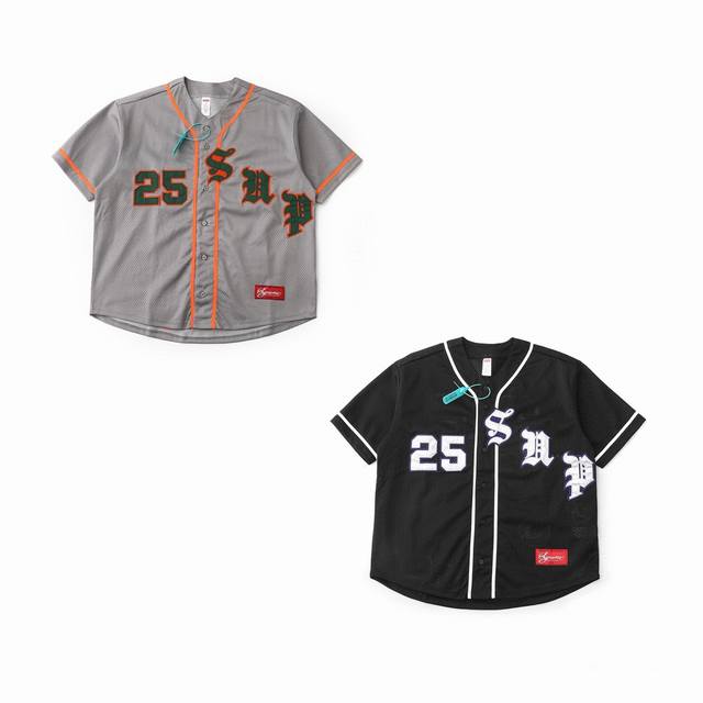 Supreme Ss25 Week5 Old English Baseball Jersey 斜纹贴花网眼短袖棒球球服 男女同款 原版购入开发 选用厚实的网眼面