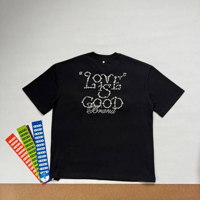 值得期待的一款# 纯手工定制 原厂品质 Good Brand 珍珠标语Logo 短袖T恤 男女同款 热度蕞高的一款 也是我蕞期待的一款 超重工超帅！ 定制珍珠