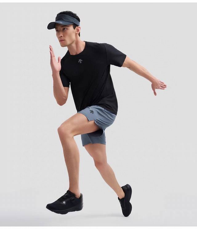 搭配资讯图 Descente 迪桑特Running系列跑步运动健身冰感速干男士短袖T恤！