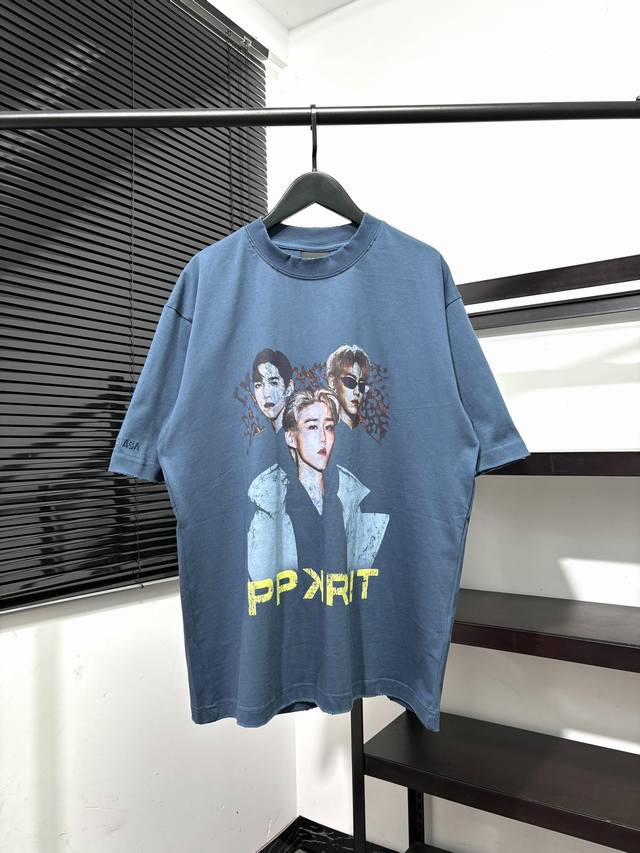 顶级版本，质量很好！原版包装，柜子最新款领标！巴黎世家 Balenciaga男女同款破洞工艺墨镜帅哥人像印花短袖T恤！此款尺码偏大，最小Xs穿到145斤左右！最
