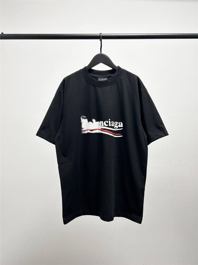 高版本，质量很好！巴黎世家 Balenciaga男女同款涂鸦字母短袖T恤！此款尺码偏大，最小Xs穿到 斤左右！最大穿到200多斤！ 巴黎世家Balenciaga