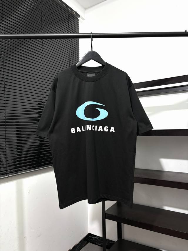 高版本，质量很好！原版包装，柜子最新款领标！巴黎世家 Balenciaga男女同款胸前蓝色印花一排小字母，Loop Sports限定款短袖T恤！此款尺码偏大，最