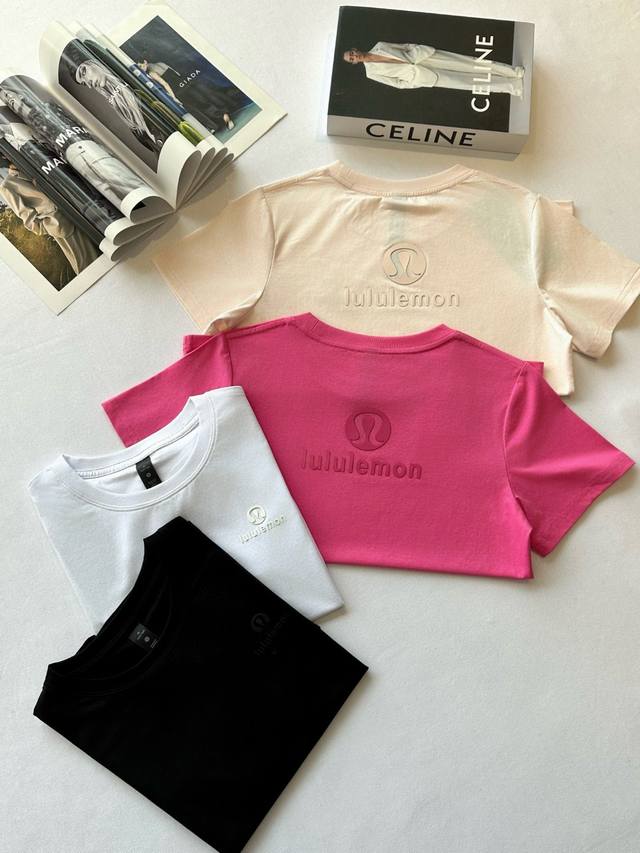 上新 女款四色经典露露Lululemon四色纯棉圆领T恤短袖棉面料！ 面料采用190G杜邦索罗娜丝光棉 颜色：白色 黑色 玫红 耦粉 尺码：M L Xl Xxl
