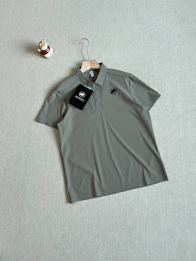 报单款号06061。 Mammut 猛犸象 高端压胶冰丝Polo，解锁夏日穿搭新体验 夏日高温步步紧逼，还在为闷热黏腻而烦恼？猛犸象高端压胶冰丝Polo衫，给你