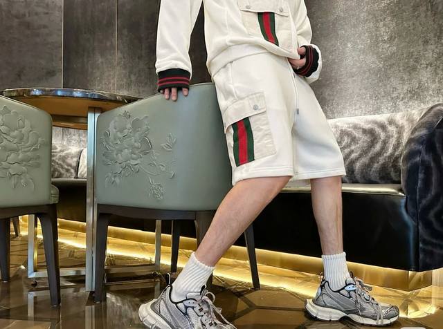 供 顶级复刻 区别通货 Gucci古驰 红绿织带工装口袋Logo刺绣 2025Ss新款针织短裤，定制面料采用威化布织法，超高端针织工艺，版型紧致立体，定制裤绳五