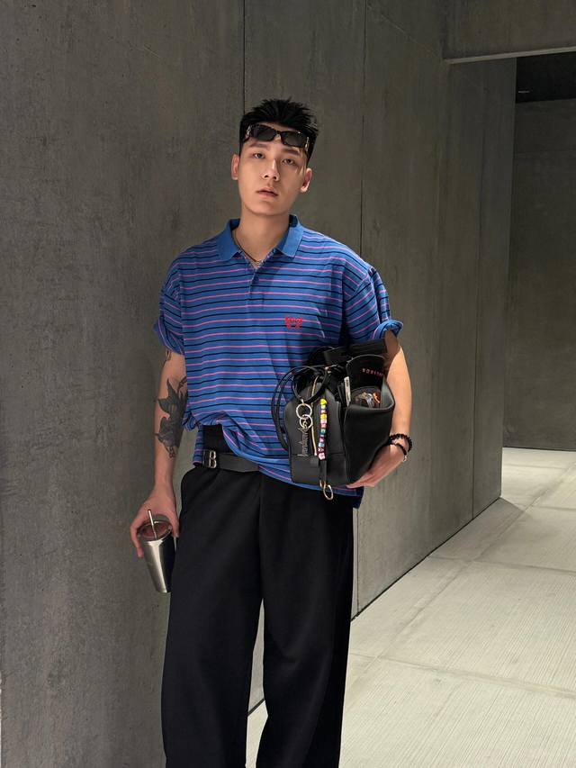 Balenciaga 25Ss 巴黎世家 双B麦穗刺绣条纹Polo 原版开发，16S单纱230G珠地棉面料，胸部饰以艺术作品刺绣、纸珠纱地的纹理也使得面料更加立