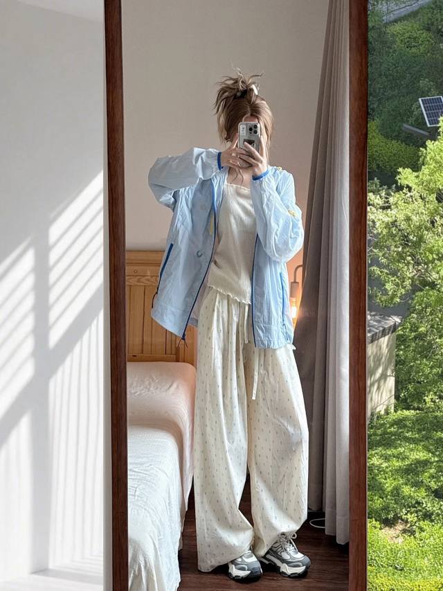 露露乐蒙Lululemon 炸街预警！Lululemon 防晒服美到犯规 宝子们，想在户外轻松成为焦点？Lululemon 多巴胺拼色宽松户外休闲防晒服，绝对是