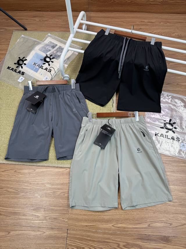 Kailas凯乐石 男士户外速干运动时尚跑步休闲冰丝面料激光穿孔透气排汗空调短裤 颜色:黑色 卡其色 ，灰色 尺码：M-3Xl 激光穿孔时尚跑步休闲男式冰丝空调