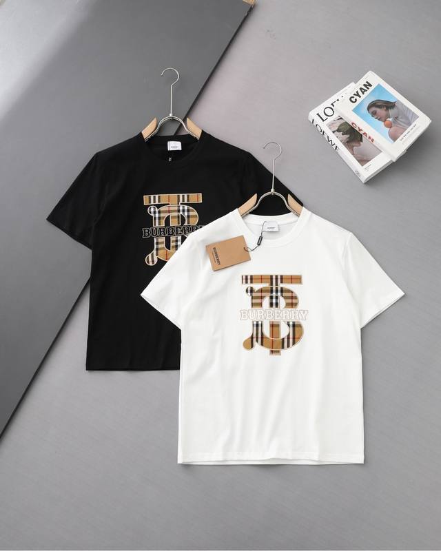 高品质 Burberry 巴宝莉Tb贴布字母刺绣新款T桖！ 25Ss春夏新品，B家标识醒目贴布，百灵达万针刺， 采用32支260克双纱纯棉原版面料，磨毛处理更丝