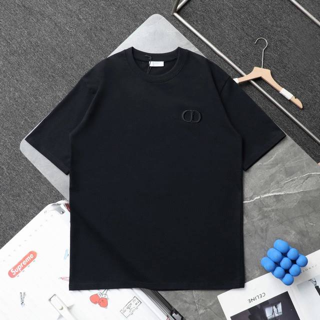 上新 顶级复刻 高端定制 Dior 迪奥 新款经典小标Cd刺绣休闲圆领短袖T恤 款号: 3307 颜色: 黑色 白色 购入原版开模打造，全套定制辅料，细节决定成