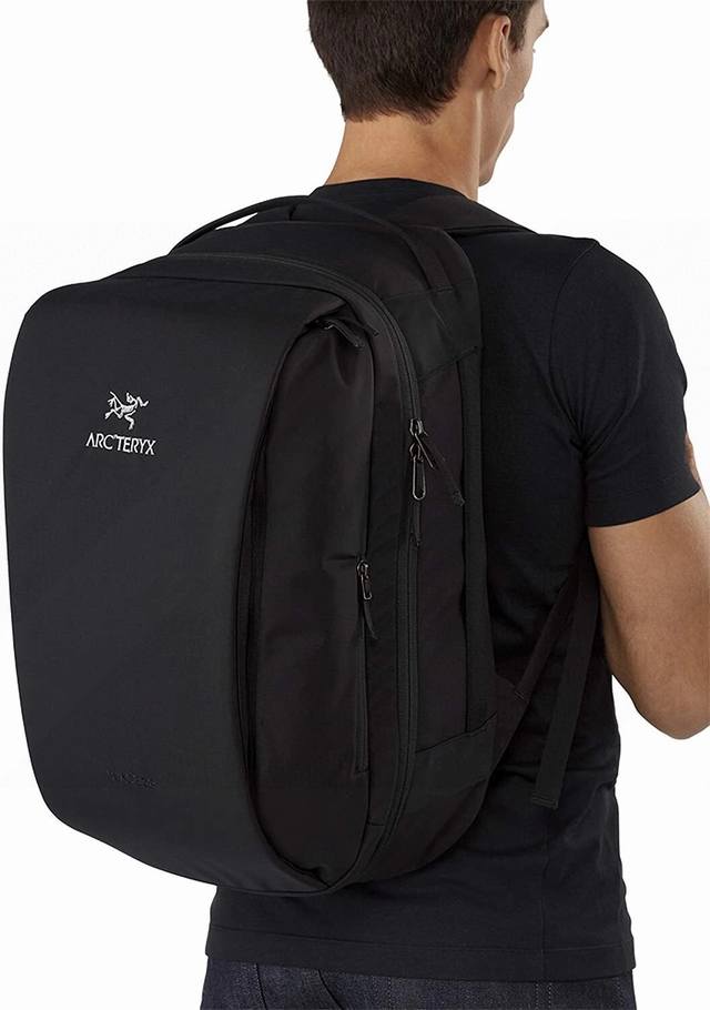 供 Arc'teryx 始祖鸟 Blade 28L 中性成人双肩包 电脑包 适用于穿越城市景观和探索世界！ 功能性组合 方便实用且重量轻 专为城市通勤打造 前袋