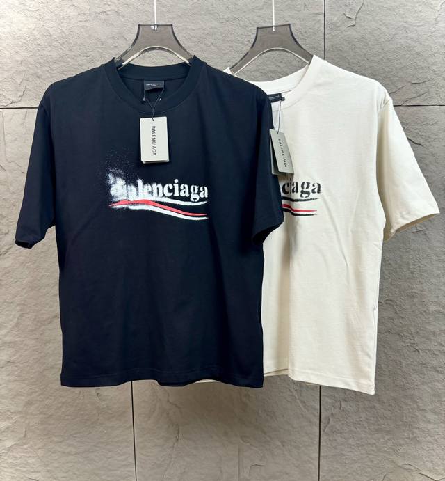 原版定制1:1 正确为灰杏色 Balenciaga-巴黎世家新款模糊可乐印花短袖T恤. 1原版开发定织面料工艺洗水处理 高克重300克面料 质感十足 布面干净