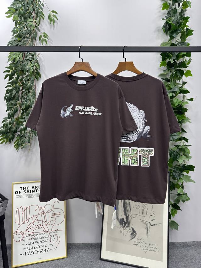 现货： # 25Ss春夏新品 品牌：Off-White 鳄鱼字母发泡款短袖T恤！ 颜色：咖啡 尺码：S-M-L-Xl 男女同款 面料：采用定制260克32织纯棉