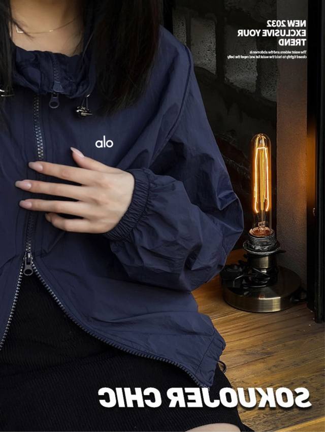 Alo高级防紫外线轻薄连帽防晒衣女夏季新款外搭休闲时尚外套短款开衫女 ~这款防晒衣特别轻 并且防晒效果非常非常好水洗也不会降低防晒效果 ~防水 防污 防紫外线