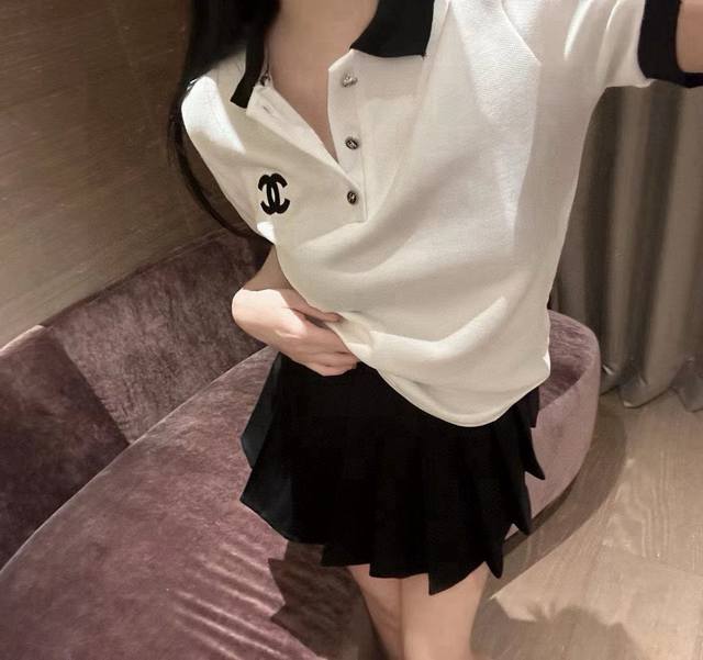 Chanel香奈儿小香双C字母刺绣定制纽扣撞色Polo翻领短袖T恤 款号：25670505851 颜色：白色 尺码：Sml S码80-95斤 M码95- 斤 L
