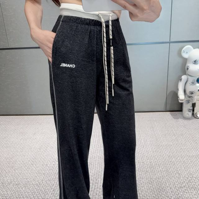 Chanel香奈儿小香字母刺绣抽绳松紧腰休闲裤长裤 款号：25670706014 颜色：蓝色 灰色 尺码：Sml S码80-95斤 M码95- 斤 L码 -12
