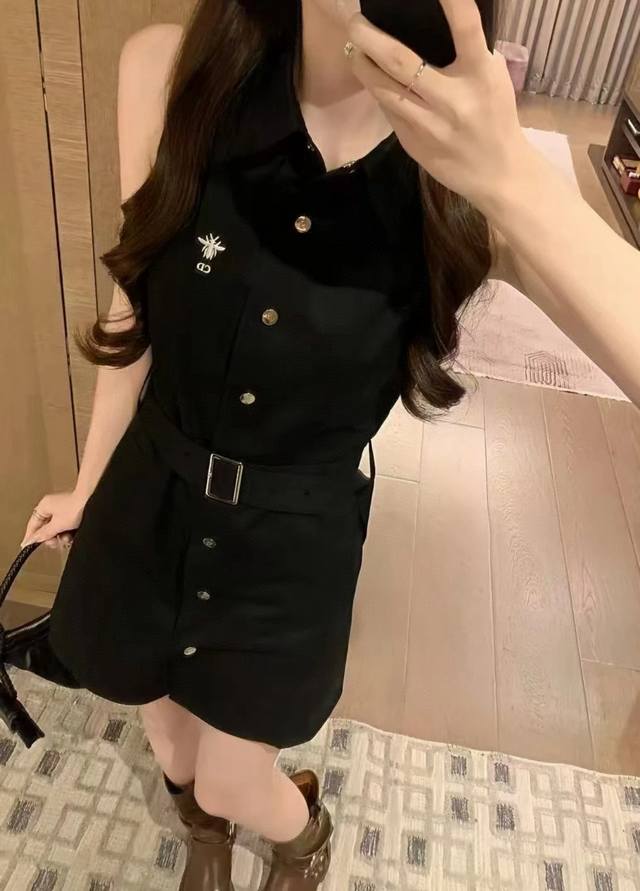 Dior迪奥Cd小蜜蜂刺绣翻领无袖衬衫裙连衣裙配腰带 款号：2567 6076 颜色：白色 黑色 尺码：均码 80-125斤