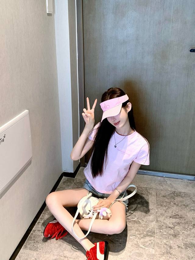 Alexanderwang 大王Aw叠印字母印花正肩圆领短袖T恤 款号：25671906074 颜色：粉色 尺码：均码 80-125斤