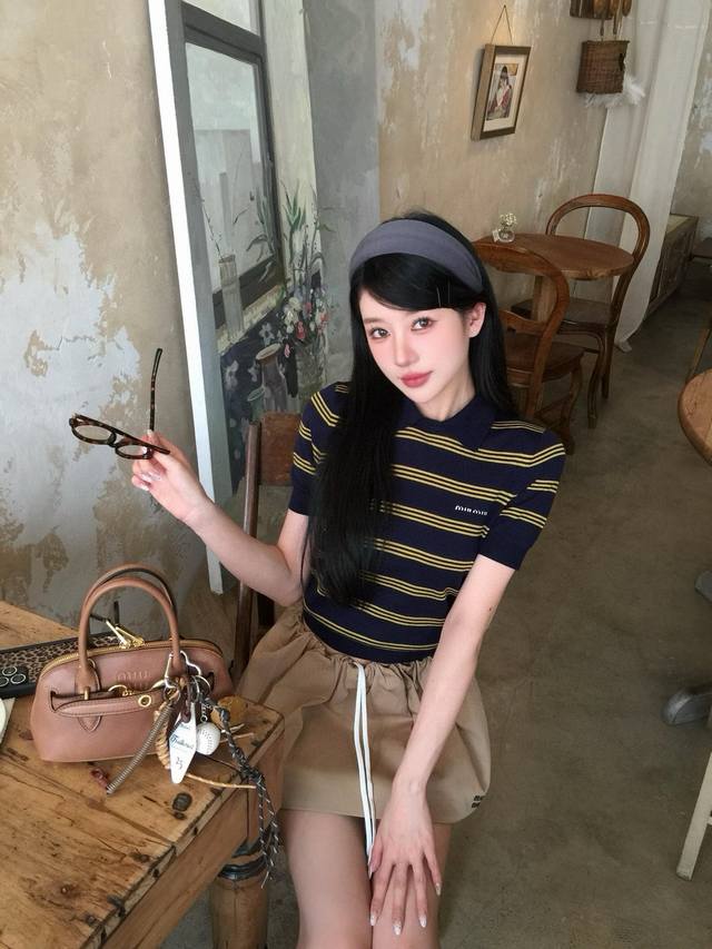 套装 裙子 Miumiu缪缪字母刺绣Polo衫翻领短袖上衣抽绳松紧腰蓬蓬裙短裙套装 款号：2567 6072 颜色：图片色 尺码：均码 80-125斤