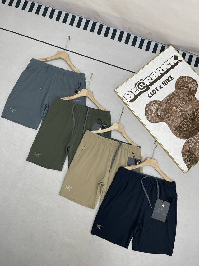 Arc'teryx始祖鸟 刺绣Logo Kragg Cotton Short 男子 休闲短裤 透气一绝：采用高性能透气面料，即使在高强度攀岩或夏日徒步时，也能迅
