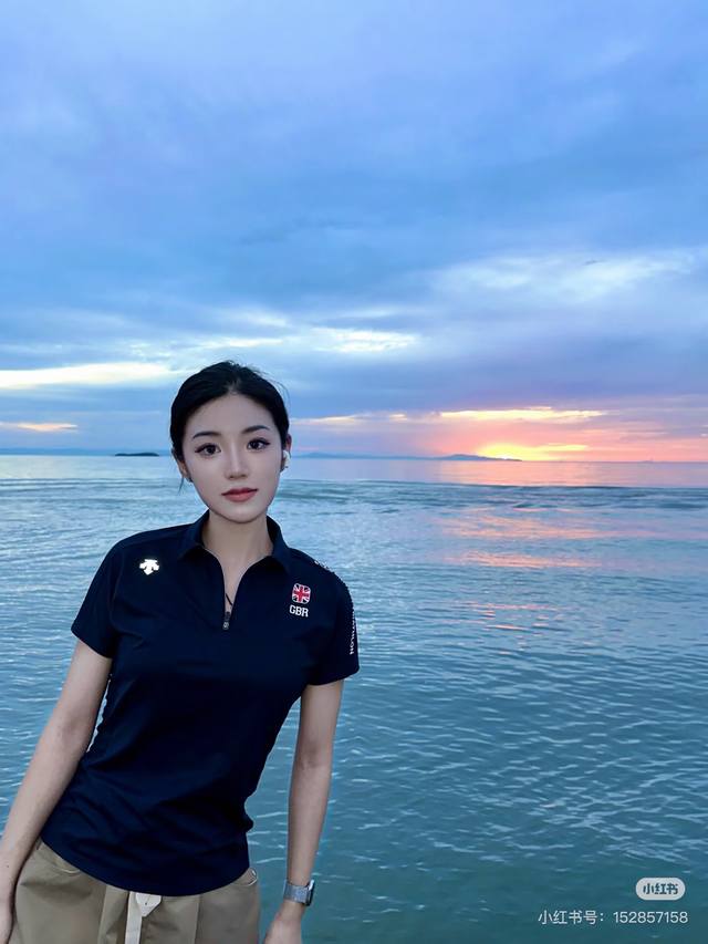 25Ss新款迪桑特女士束腰Polo衫 肩部字母款设计 Descente迪桑特Women’S Training系列女士Tough短袖Polo衫设计理念 采用高品质