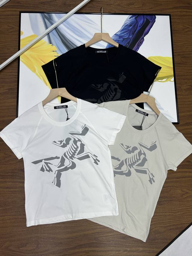 始祖鸟女士圆领T恤Arc'teryz 始祖鸟 三色Bird Cotton 女士短袖大鸟标Logo圆领针织上衣T恤 面料成分:50%聚酯纤维 50%弹力聚酯纤维产