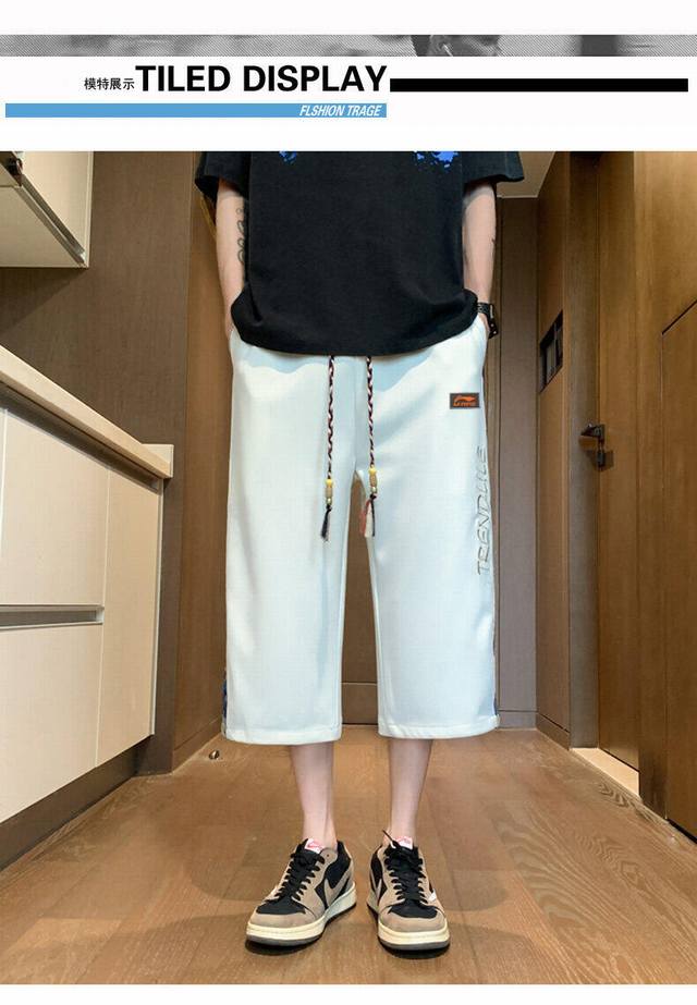 李宁海外版25Ss新款三色高品质休闲七分裤！ 裤子版型宽松 细节完美 采用工装梭织面料耐磨耐脏 立体裁剪宽松版型 进口机器贴布反复水洗不会开裂脱落，李宁字母贴布
