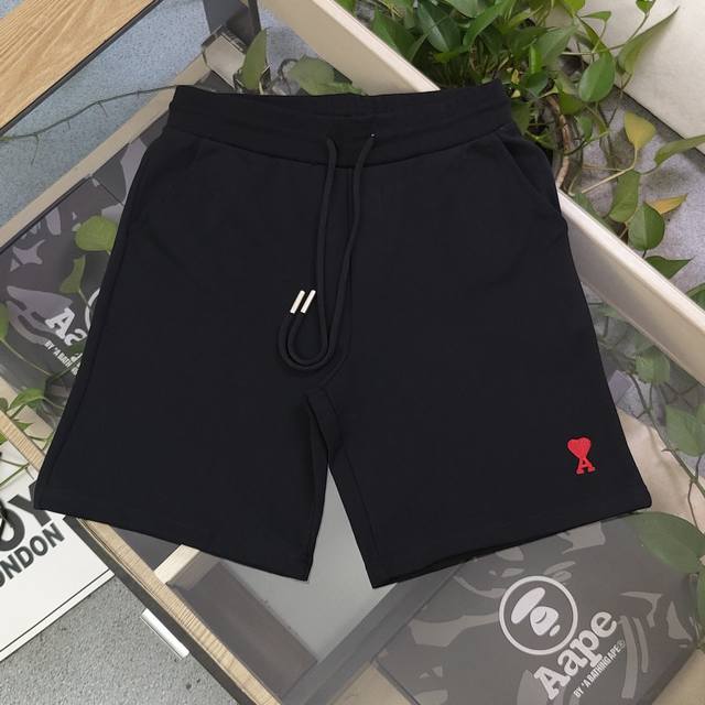 特价 黑色：S9 M4 L8 款号：Qd24102 2025新款Ami艾米刺绣爱心图案Logo绣花情侣毛圈五分短裤，采用360G重大毛圈面料，质感一流，作为当下